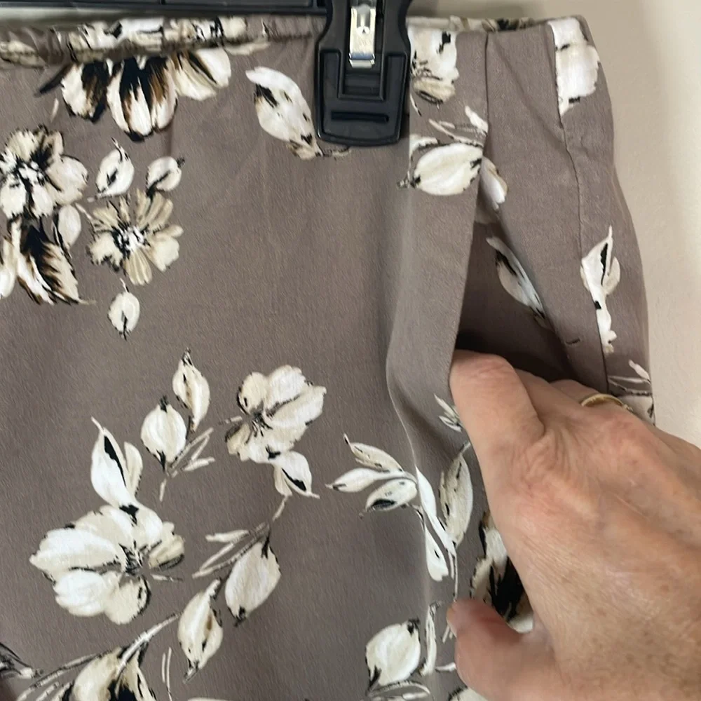 J.JILL Floral Print Pull-On Pants Sz 10 Taupe Neutral Stretch Ankle‎ Trousers - Picture 2 of 10